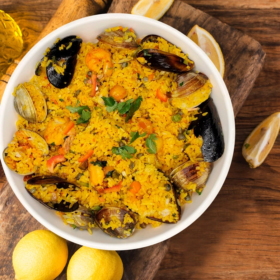 Yellow rice with oysters